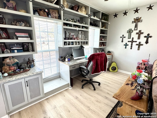 Image 4 of 35 For 325 Eagle Ridge