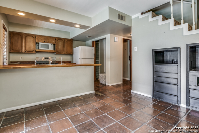 Image 12 of 26 For 102 Vassar 4