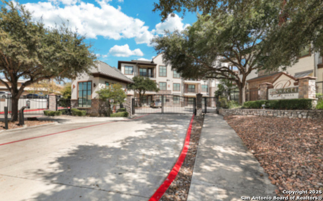 Image 27 of 34 For 7342 Oak Manor Dr 1304