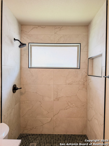 Image 16 of 18 For 313 Renee  