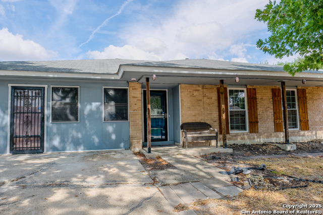 Image 2 of 18 For 313 Renee  