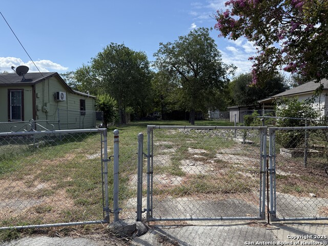 Image 2 of 4 For 229 Quinta  