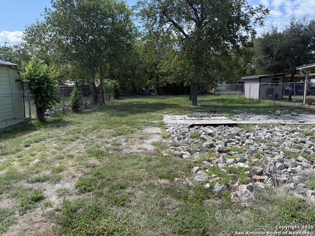 Image 4 of 4 For 229 Quinta  