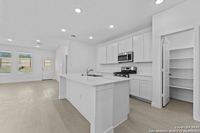 Listing photo id 10 for 3820 Northaven