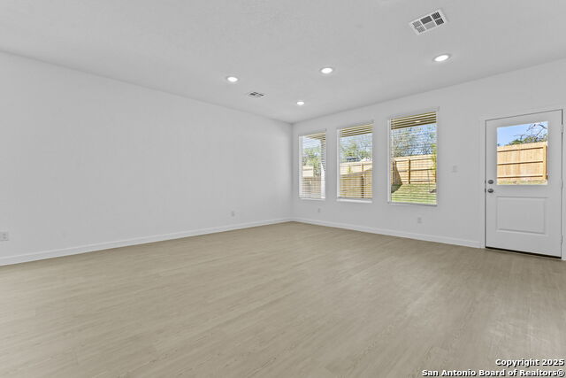 Listing photo id 14 for 3820 Northaven