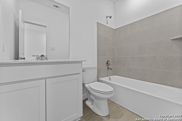 Listing photo id 6 for 3820 Northaven