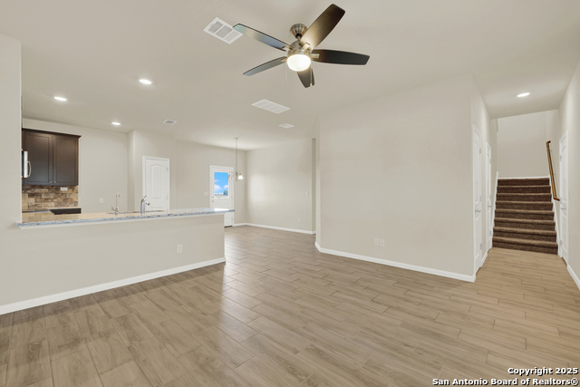 Image 5 of 30 For 1333 Kelly River