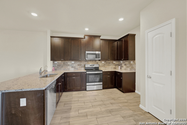 Image 8 of 30 For 1333 Kelly River