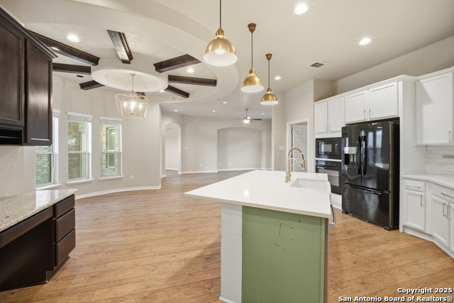 Listing photo id 13 for 9502 Bricewood Tree