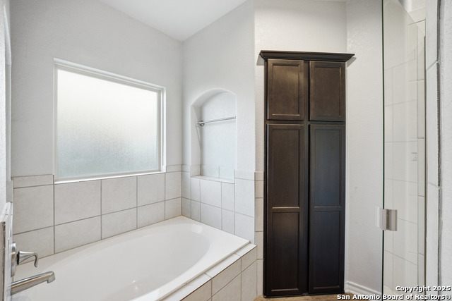 Listing photo id 21 for 9502 Bricewood Tree