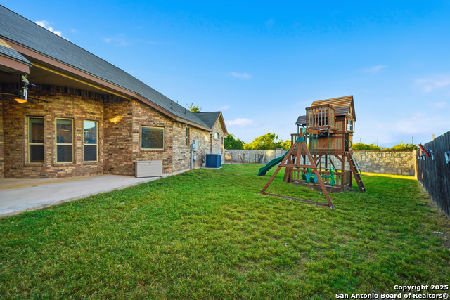 Listing photo id 32 for 9502 Bricewood Tree