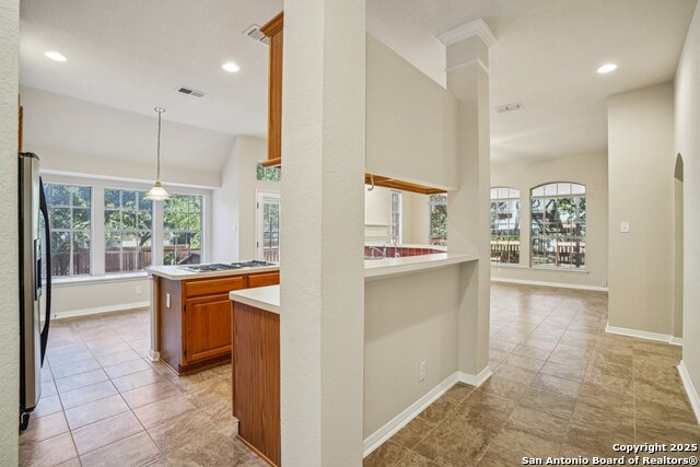 Listing photo id 9 for 9403 Oakwood