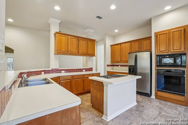 Listing photo id 10 for 9403 Oakwood