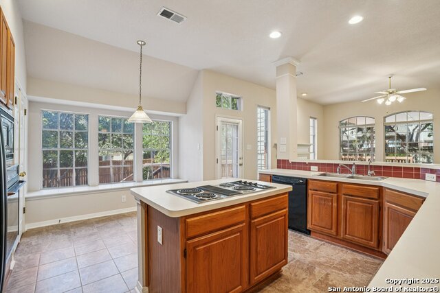 Listing photo id 12 for 9403 Oakwood