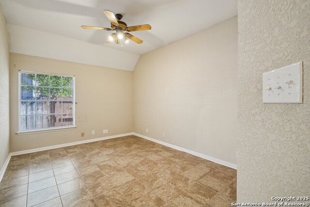 Listing photo id 30 for 9403 Oakwood