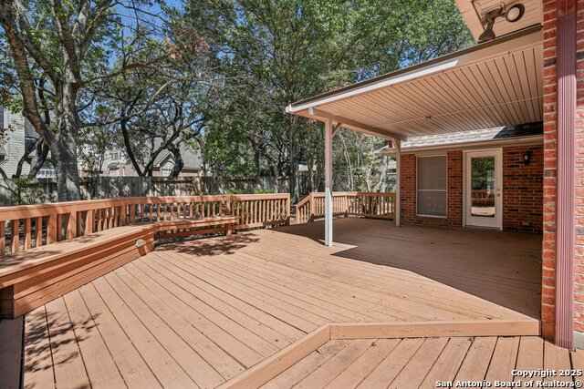 Listing photo id 34 for 9403 Oakwood