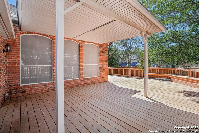 Listing photo id 35 for 9403 Oakwood