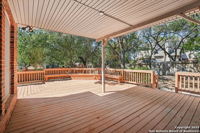 Listing photo id 36 for 9403 Oakwood