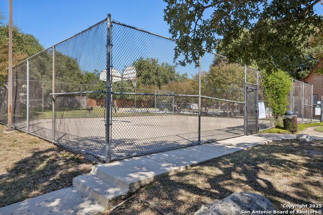 Listing photo id 44 for 9403 Oakwood