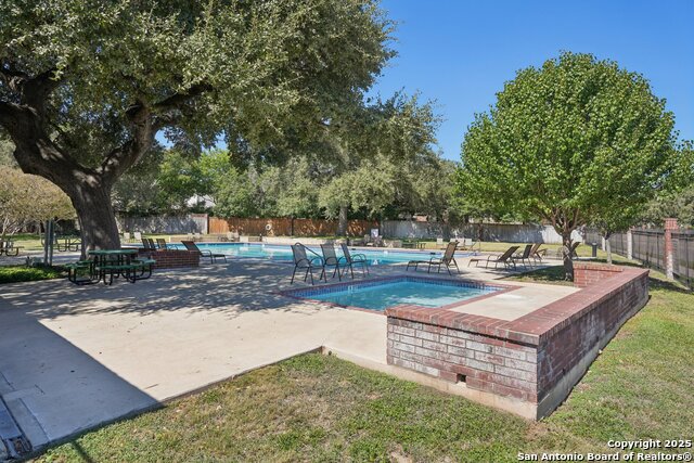 Listing photo id 47 for 9403 Oakwood