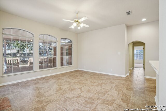 Listing photo id 5 for 9403 Oakwood