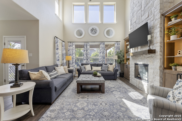 Image 3 of 58 For 13130 Waterlily Way