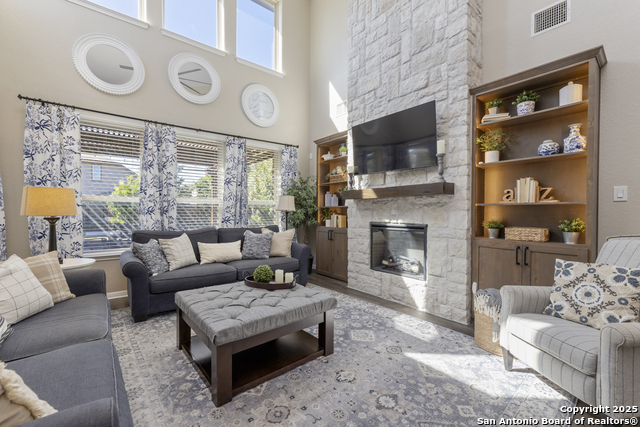 Image 4 of 58 For 13130 Waterlily Way