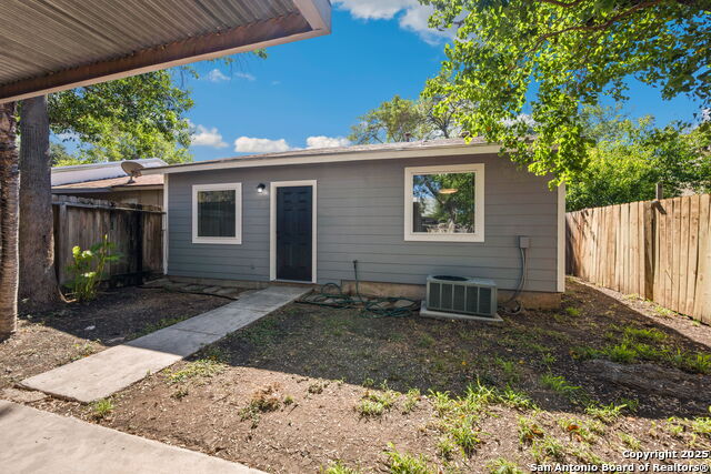 Image 14 of 22 For 6915 Oldham  