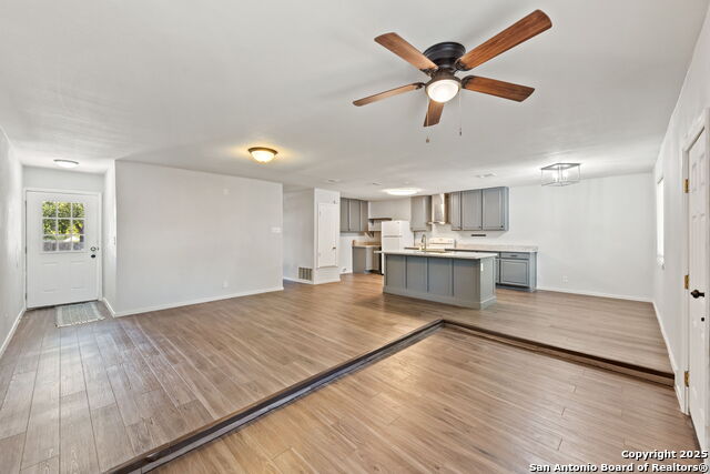 Image 5 of 22 For 6915 Oldham  