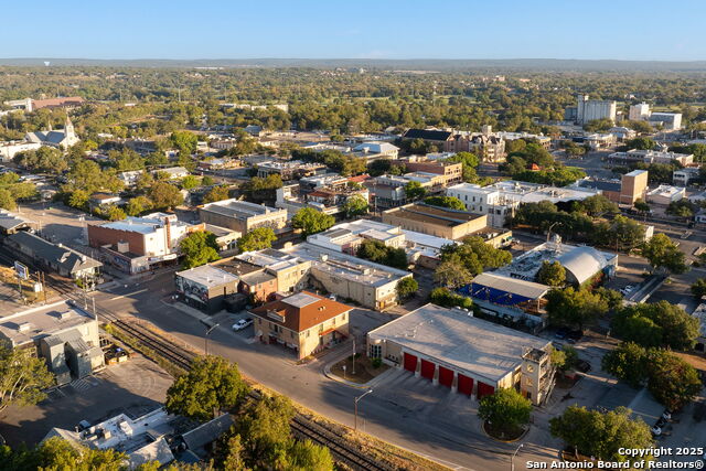 Image 6 of 14 For 404 Hill Ave. S