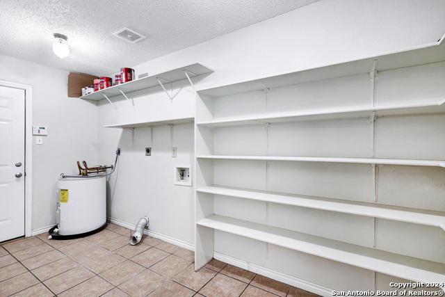 Listing photo id 10 for 8047 Cantura Mills