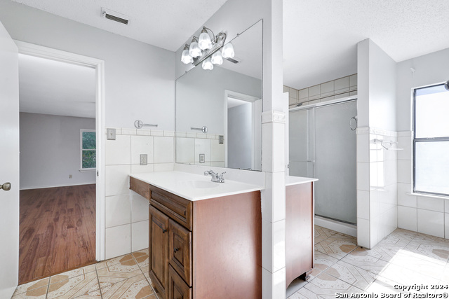 Listing photo id 15 for 8047 Cantura Mills