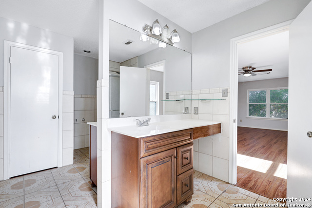 Listing photo id 17 for 8047 Cantura Mills