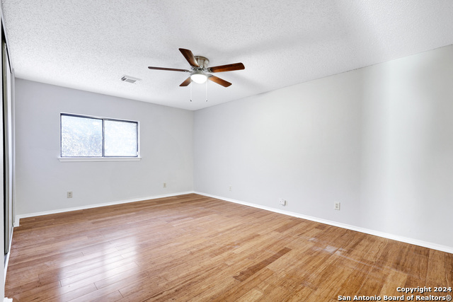 Listing photo id 18 for 8047 Cantura Mills