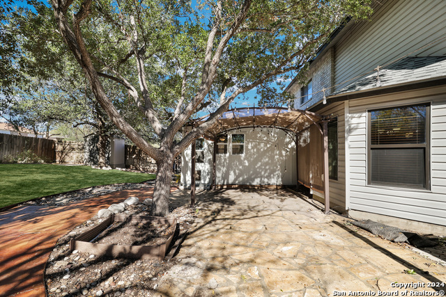 Listing photo id 21 for 8047 Cantura Mills