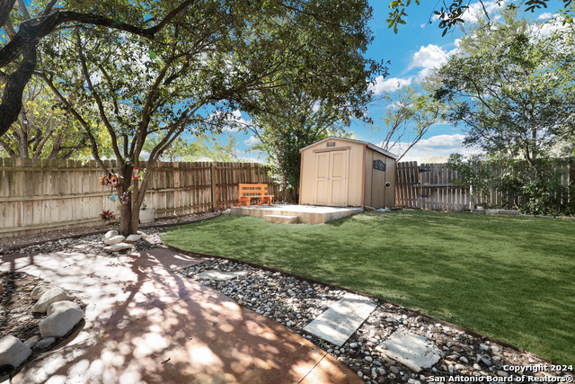 Listing photo id 22 for 8047 Cantura Mills