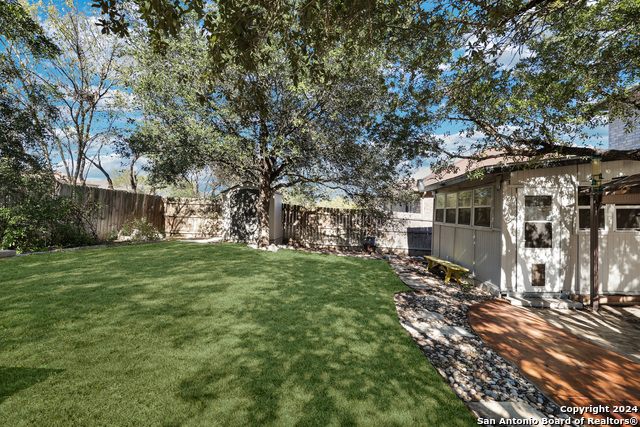 Listing photo id 23 for 8047 Cantura Mills