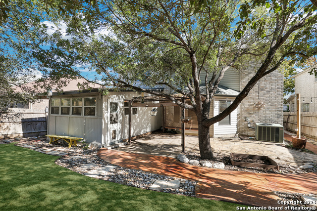 Listing photo id 24 for 8047 Cantura Mills