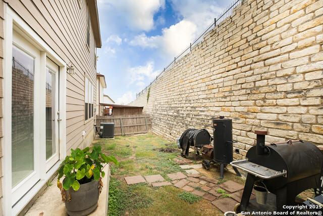 Listing photo id 25 for 13342 Loma Sierra