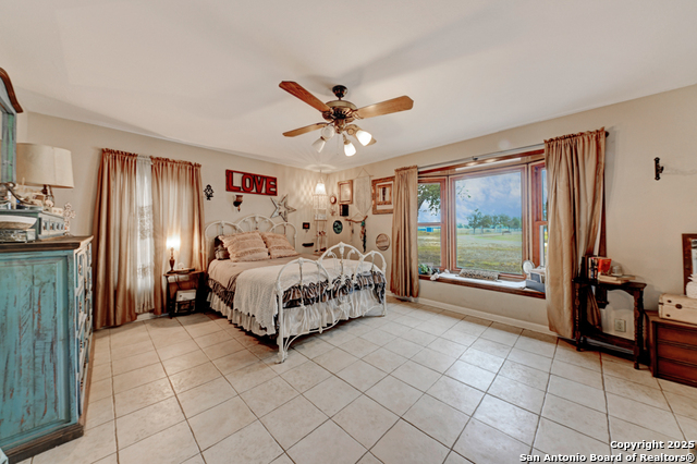 Listing photo id 10 for 3136 Bolton  