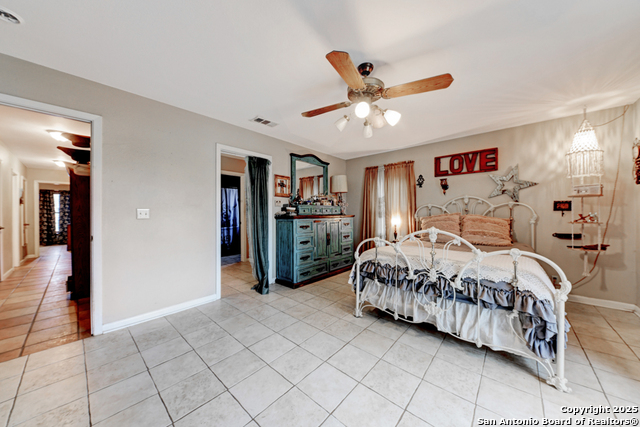 Listing photo id 11 for 3136 Bolton  