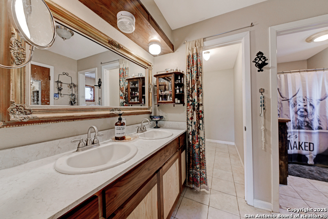 Listing photo id 12 for 3136 Bolton  