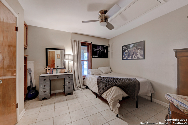 Listing photo id 16 for 3136 Bolton  