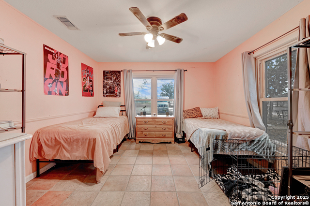 Listing photo id 17 for 3136 Bolton  