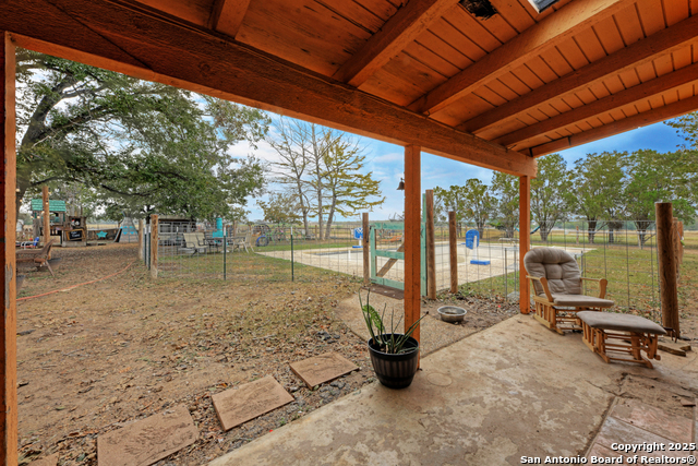 Listing photo id 19 for 3136 Bolton  