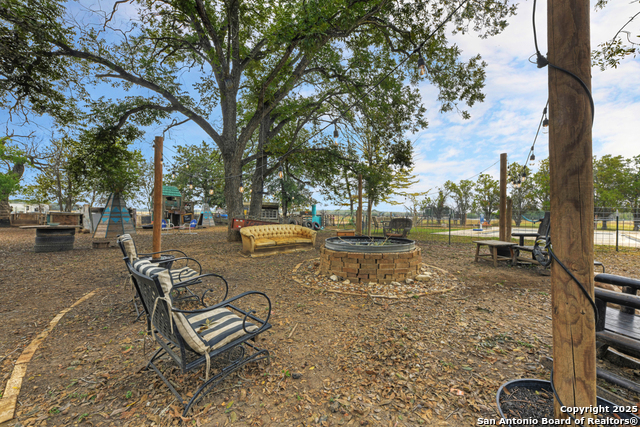 Listing photo id 20 for 3136 Bolton  