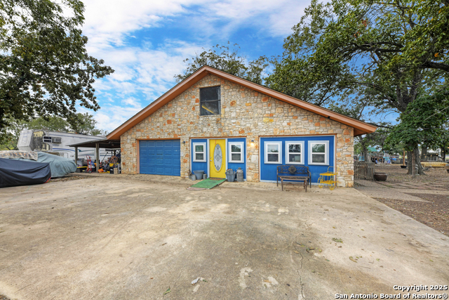 Listing photo id 23 for 3136 Bolton  