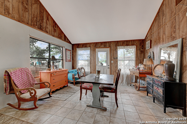 Listing photo id 24 for 3136 Bolton  