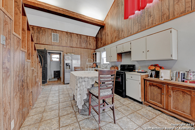 Listing photo id 26 for 3136 Bolton  