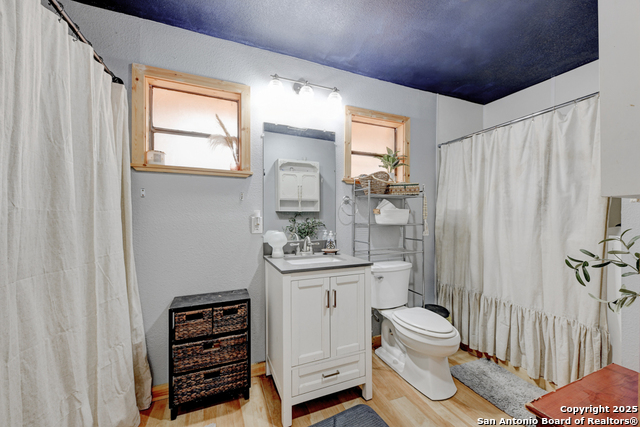 Listing photo id 29 for 3136 Bolton  